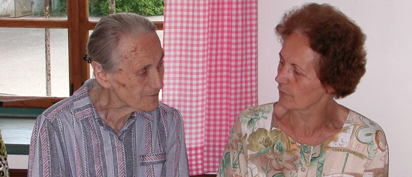 Franziska Jägerstätter mit ihrer Tochter