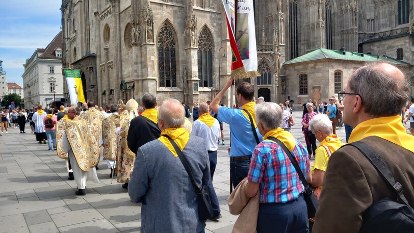 ÖMG Wallfahrt, Prozession zum Stephansdom in Wien ÖMG Wallfahrt, Prozession zum Stephansdom in Wien